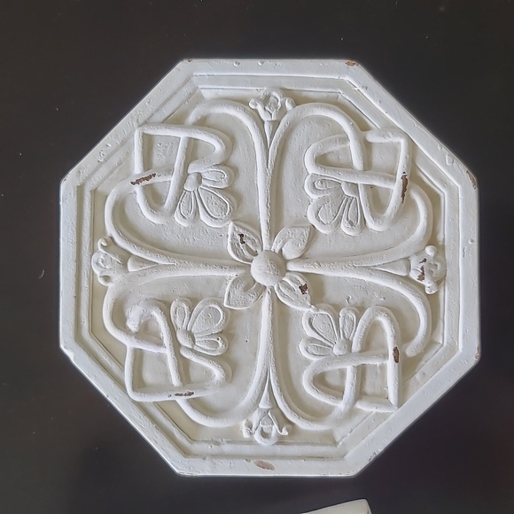 Central Park Plaques Set of 3 Wall Decor Distressed White- Southern Living@Home - Picture 11 of 15